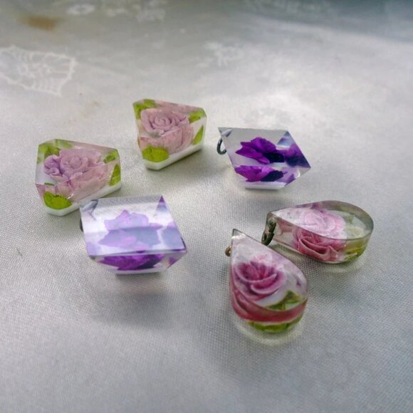 Vintage Reverse Carved Painted Lucite Flower Pieces, 6 Piece Lot, Jewelry Making - Picture 3 of 11